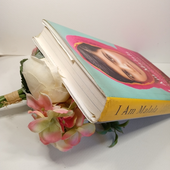 I Am Malala Hardcover Book. Malala Yousafzai Biography Book by Christina Lamb. - Picture 4 of 14
